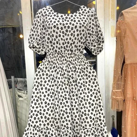 Black & White Floral Puff Sleeve Midi Dress - Picture 1 of 4